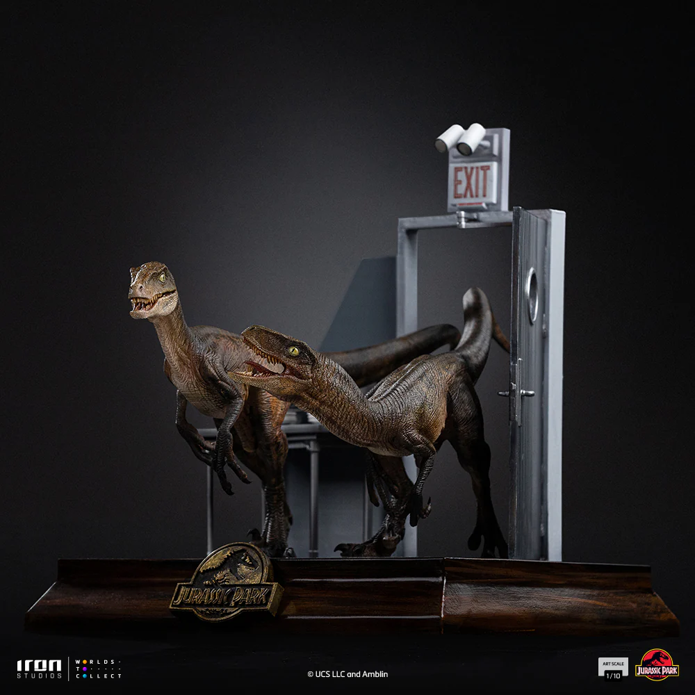 Pre-Order - Statue Raptors at the Kitchen’s Door – Jurassic Park – Art Scale 1/10 – Iron Studios - Image 8